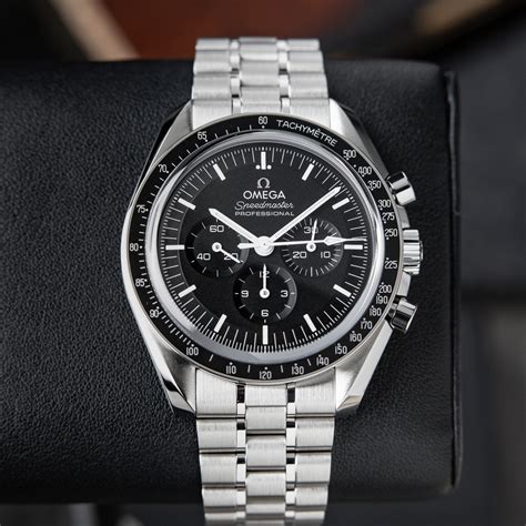 omega speedmaster moonwatch winding